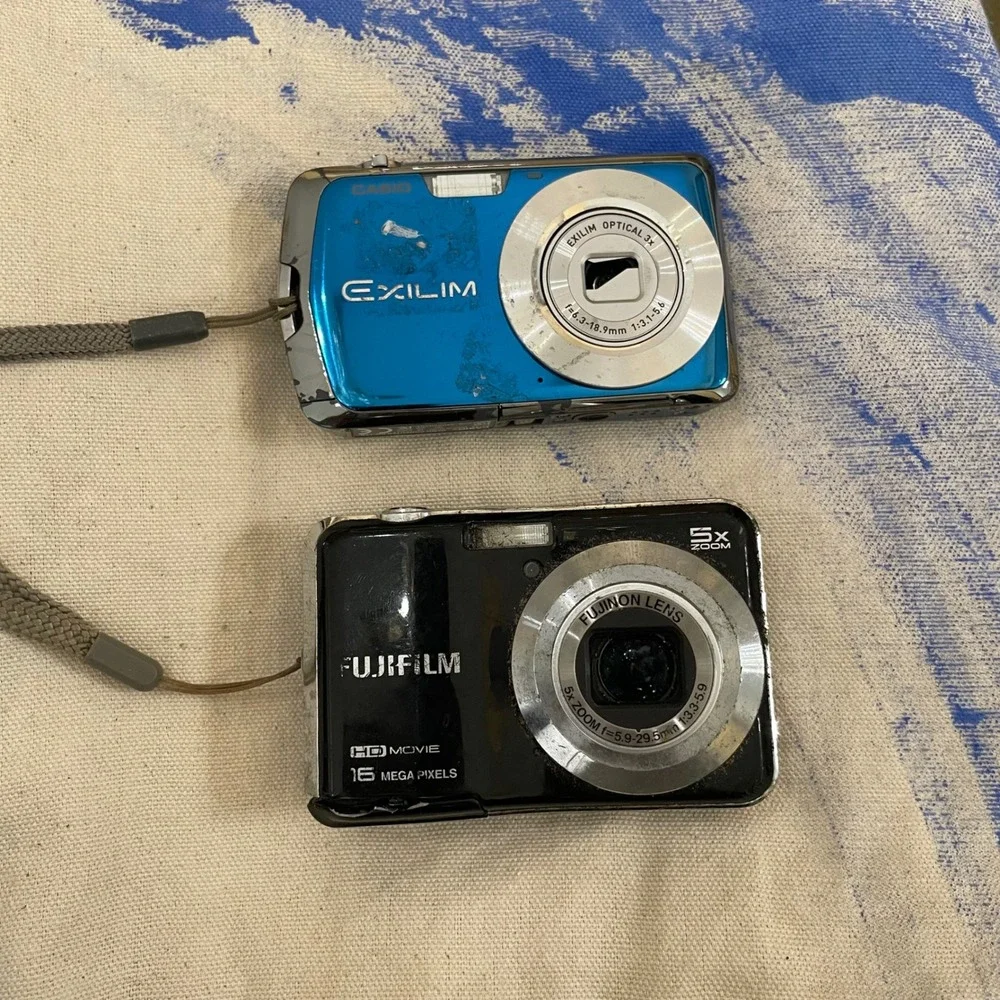 Casio Exilim EX-S5 Blue Fujifilm FinePix AX655 Digital Camera Bundle Untested